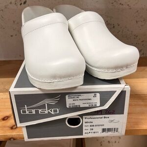 Dansko professional white, women’s 8.5/9 European 39